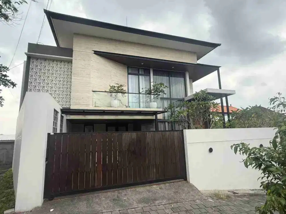 dijual rumah lantai 2 peguyangan