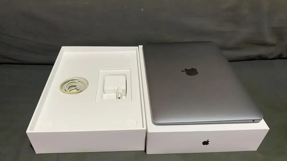 MacBook Air M1 8/256GB iBox fullset