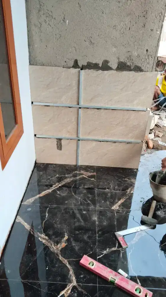 Tukang bangunan serba bisa