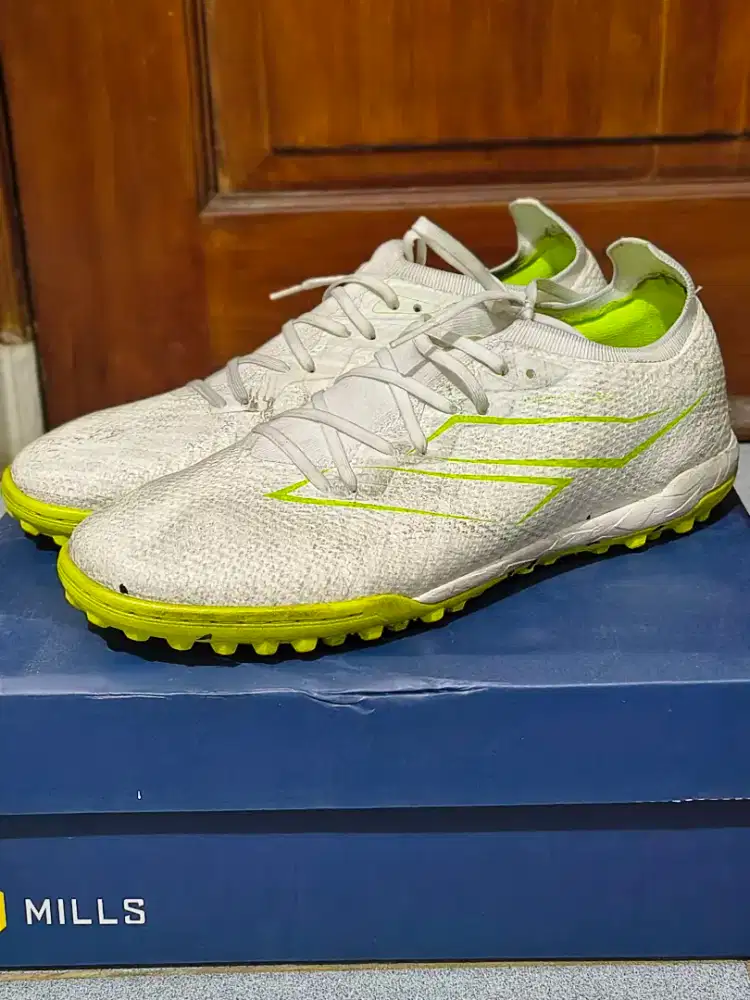 Sepatu bola Turf (TF) MILLS Size 44