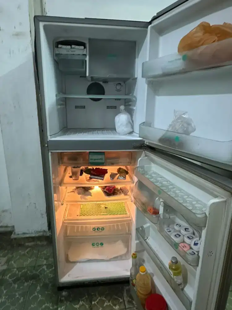 Kulkas panasonic 2pintu