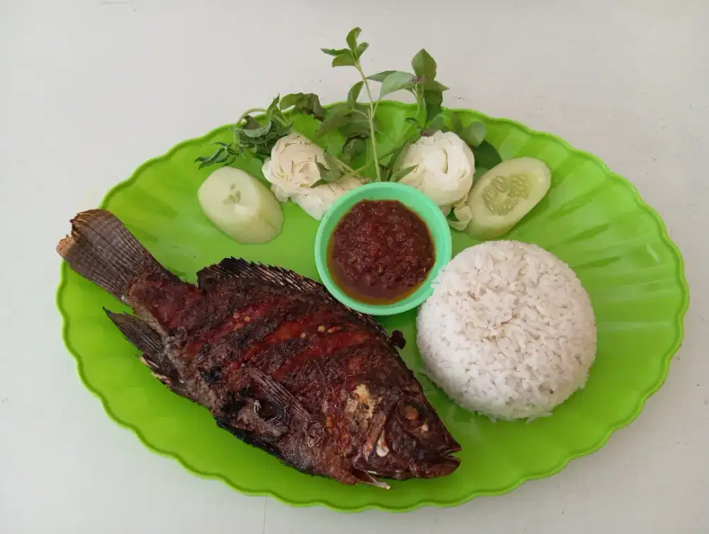 Di Butuhkan Karyawan Untuk Warung Lalapan