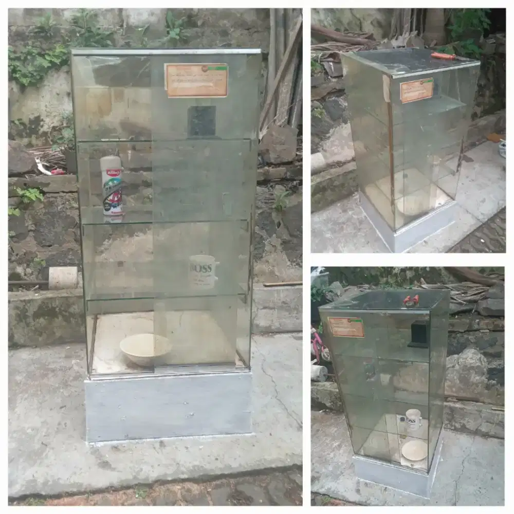 Etalase kaca 4 susun