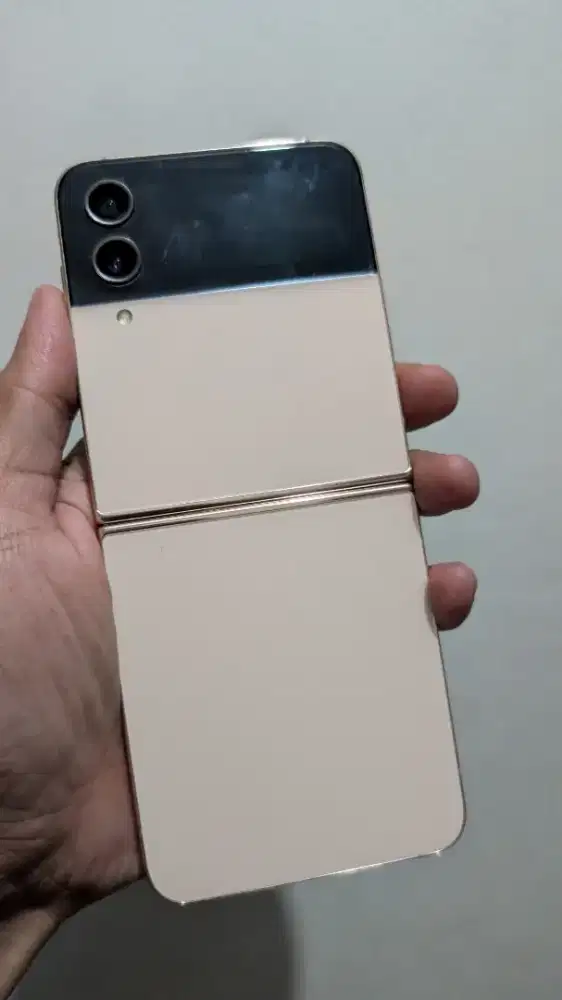 Samung Z Flip 4 Ram 8/128 GB lengkap ada mines