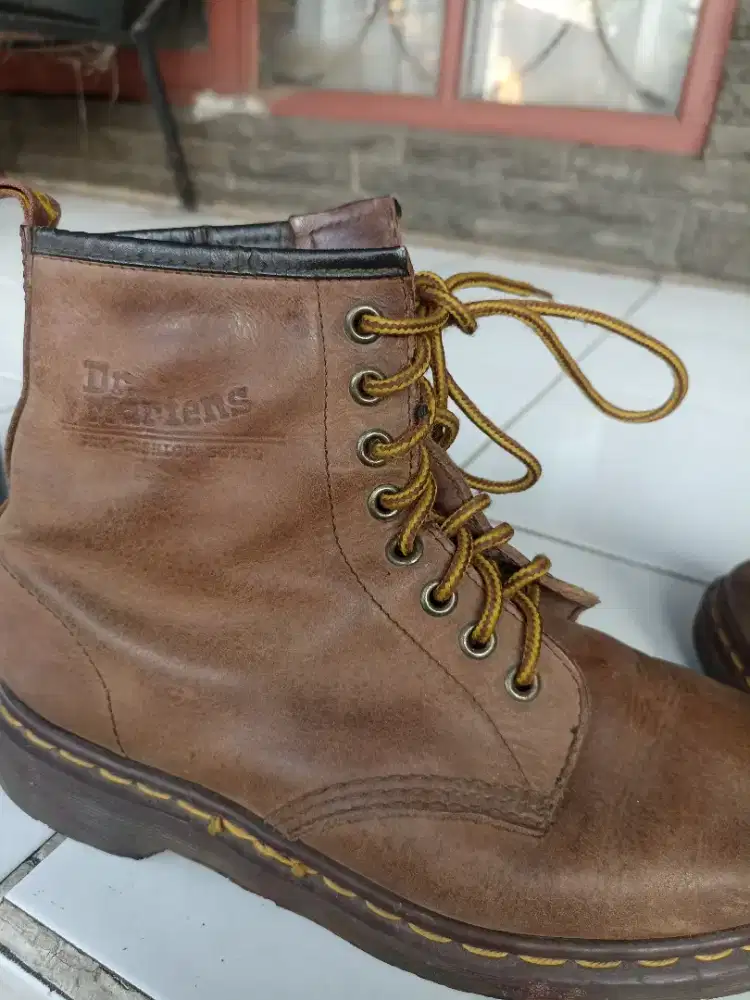 Sepatu dr martens