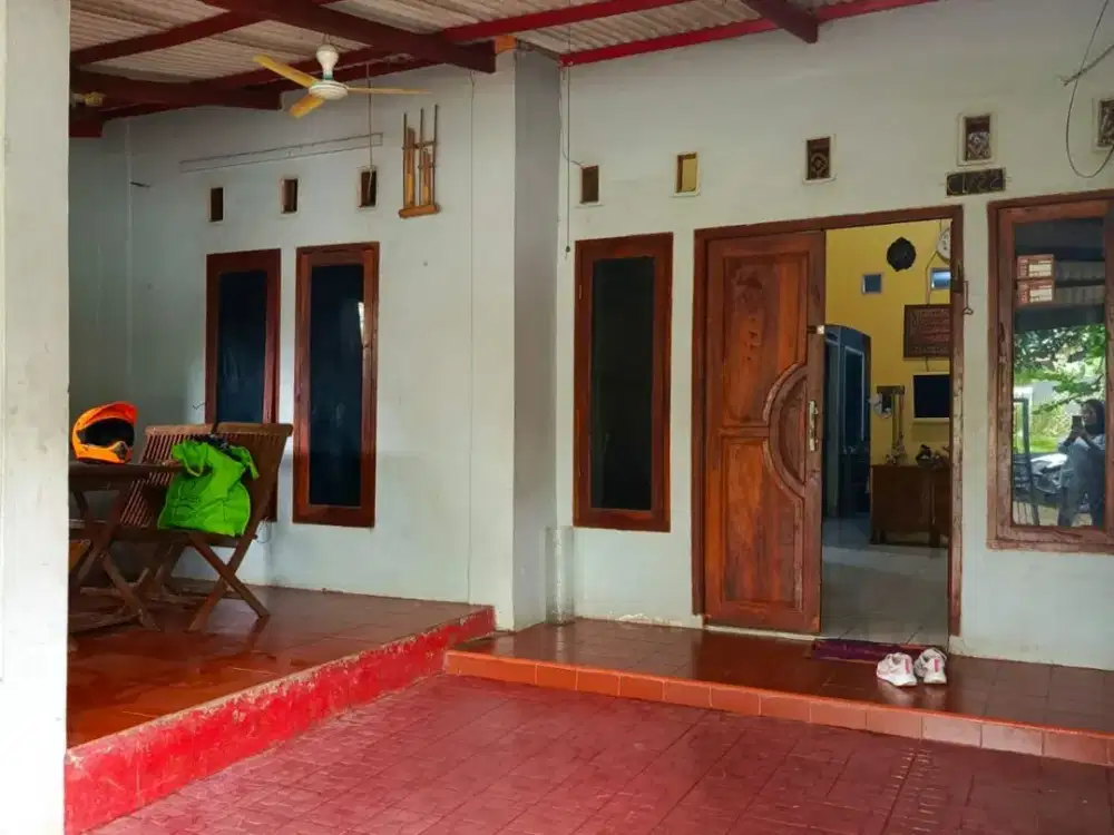 Dijual Rumah Strategis di Bukit Rivaria