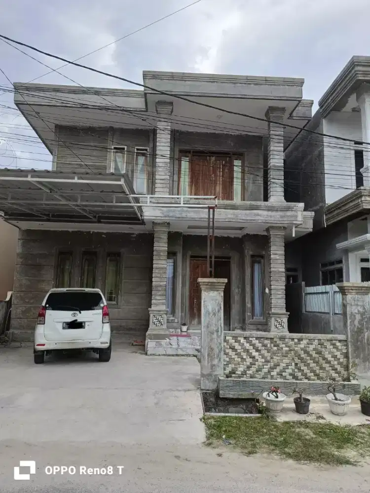 Dijual Cepat Rumah 2 Lantai Tengah Kota - Jl. Paus Pekanbaru