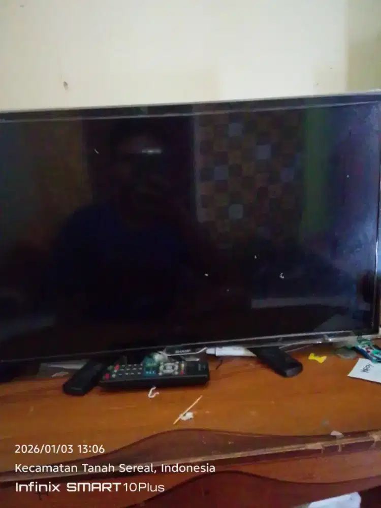 D jual tv digital Sharp 24 in + remot + dus