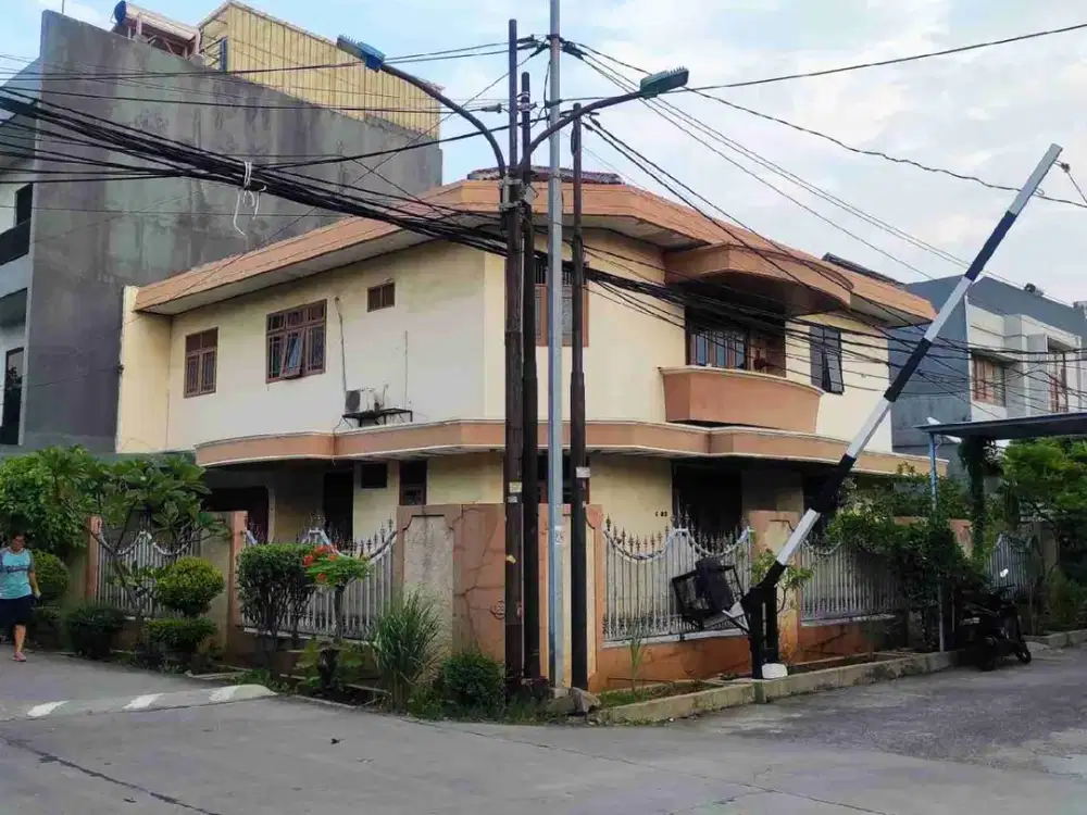 DIJUAL CEPAT RUMAH HOEK 2 LANTAI KELAPA GADING (2 kavling)