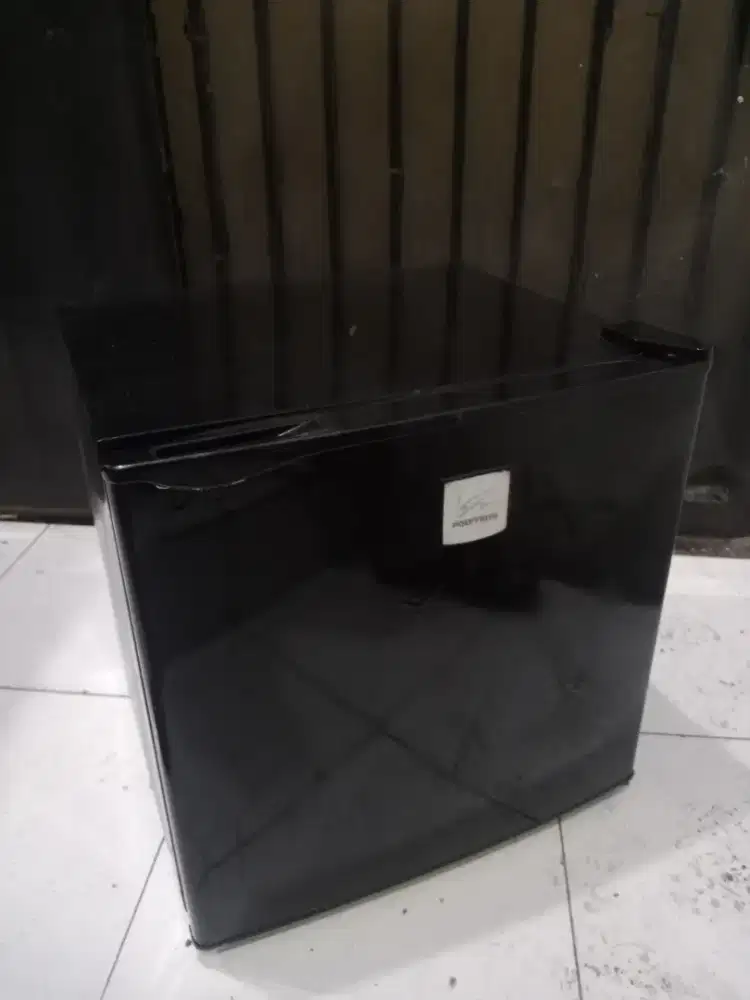 KULKAS MINIBAR POLYTRON