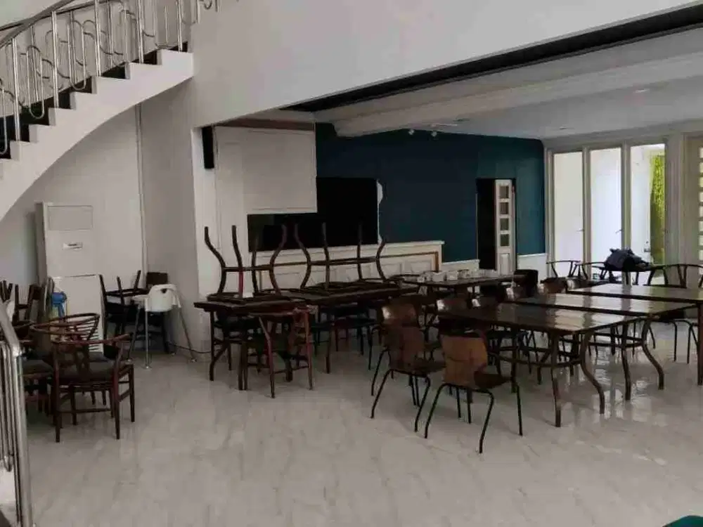 DISEWAKAN BANGUNAN KOMERSIAL RAYA JEMURSARI