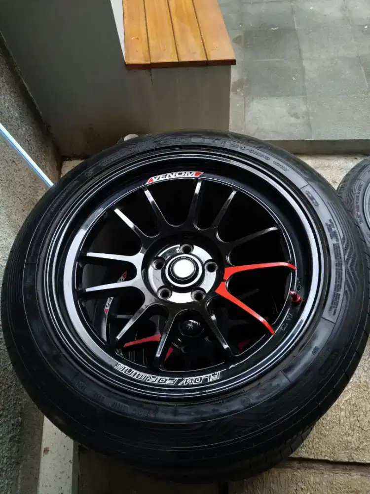 Velg Venom + Ban Goodyear r18