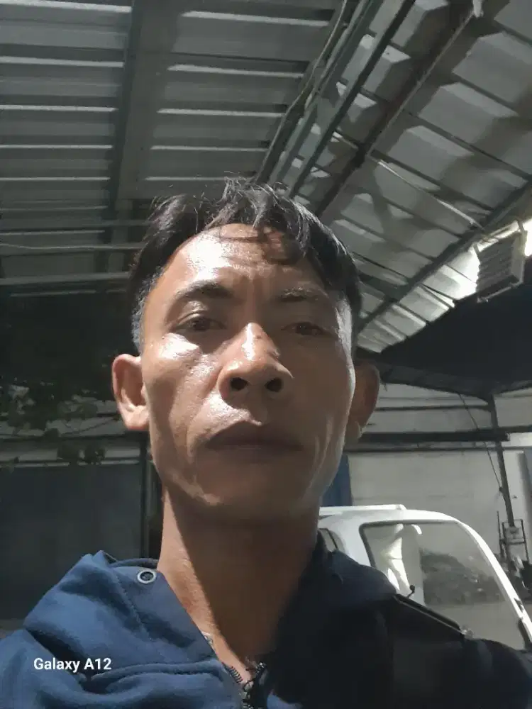 Mencari pekerjaan supir.