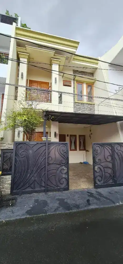 Sewakan Rumah 2 Lt Siap Huni  lokasi Rawamangun Jakarta Timur