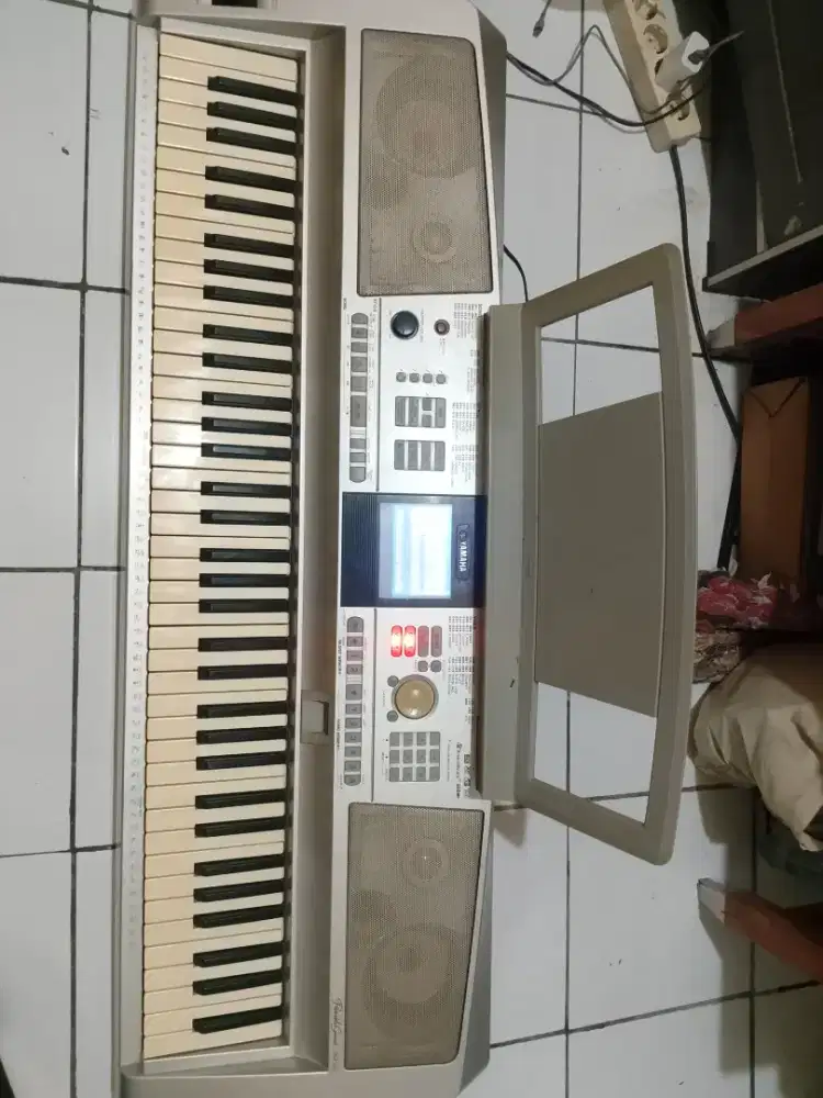 Keyboard yamaha DGX 305