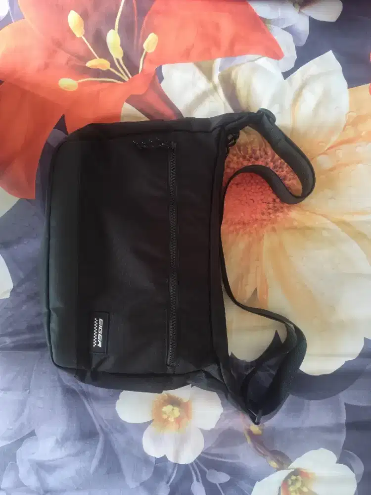 Tas Shoulder Eiger FORERUNNER 2.0 warna Hitam