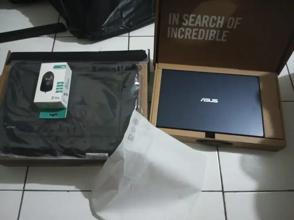 LAPTOP ASUS 2025