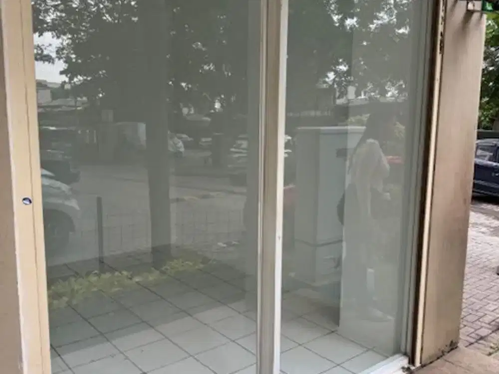 Disewakan Kios Tempat Usaha Apartemen Gading Nias di Dahlia depan Taman
