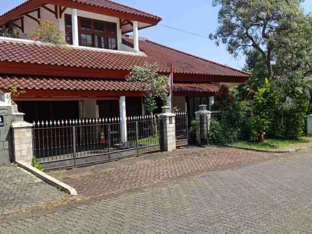 Dijual Rumah Asri dgn Tanah Luas di Villa Cinere Mas