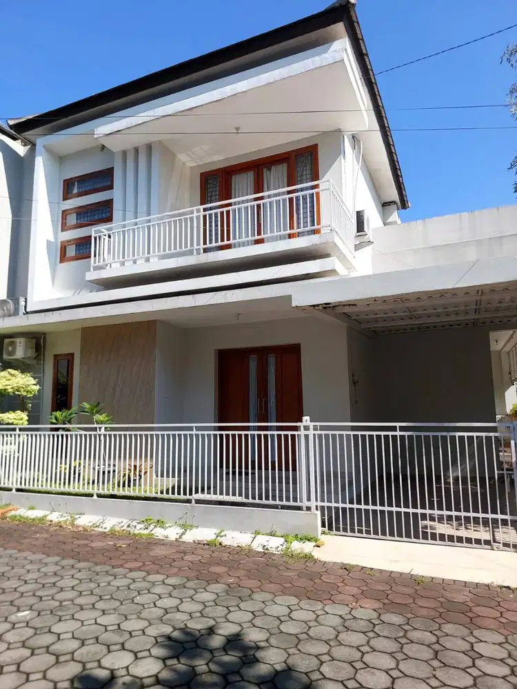 Rumah Bonus Furniture Lingkungan Perumahan dekat JEC