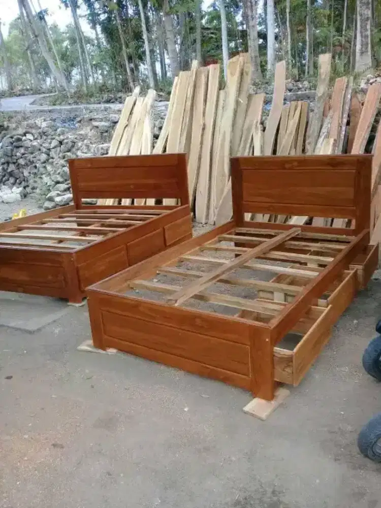 Tempat tidur berlaci kokoh & awet