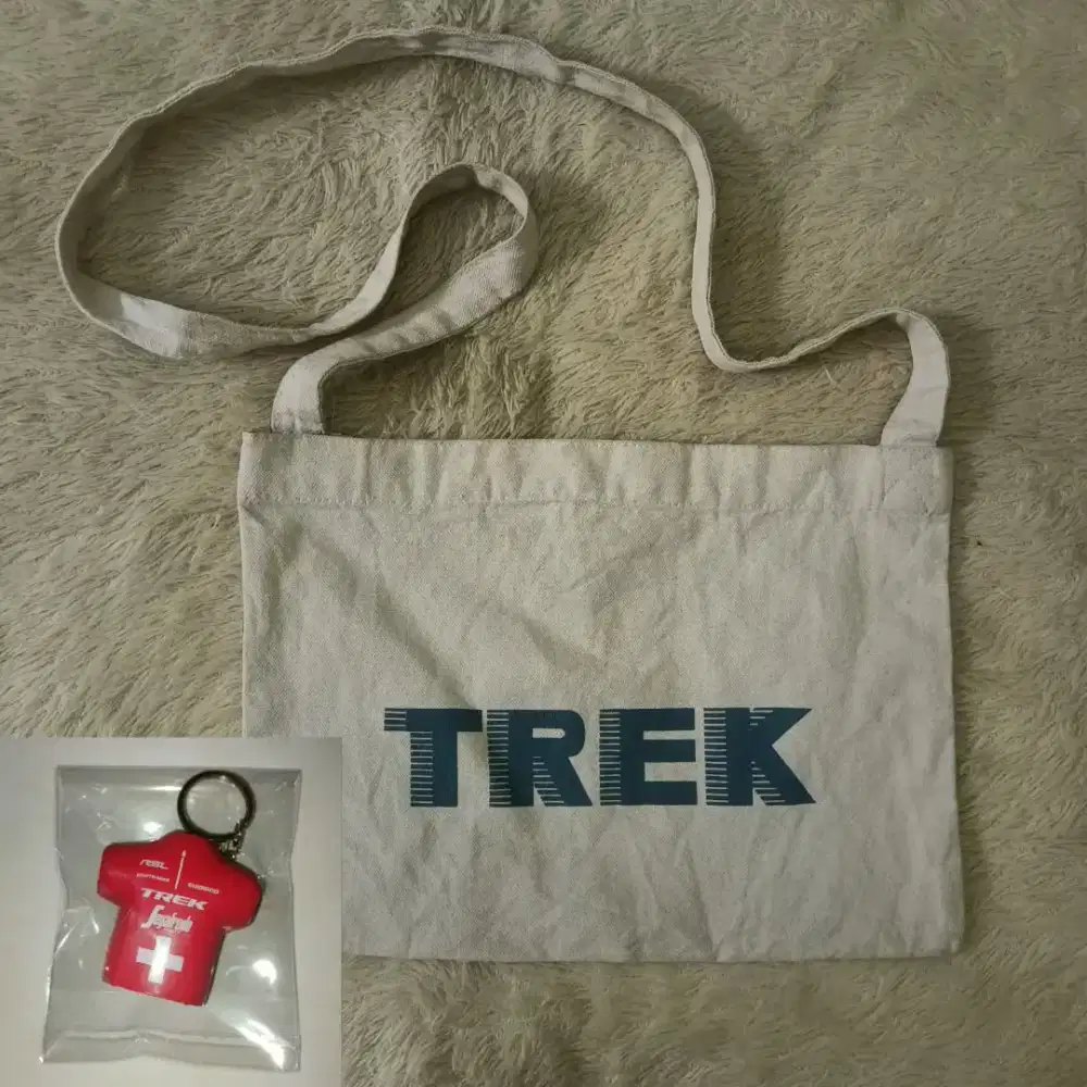 Tas Selempang TREK Original 100% – Free Gantungan Kunci