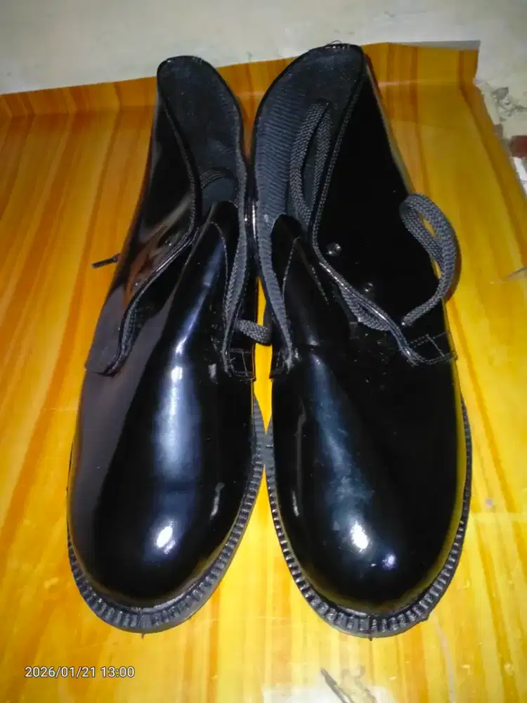 Sepatu pantopel baru