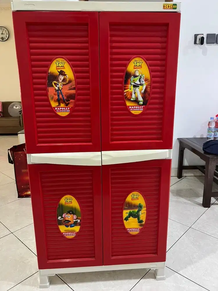 Lemari plastik anak