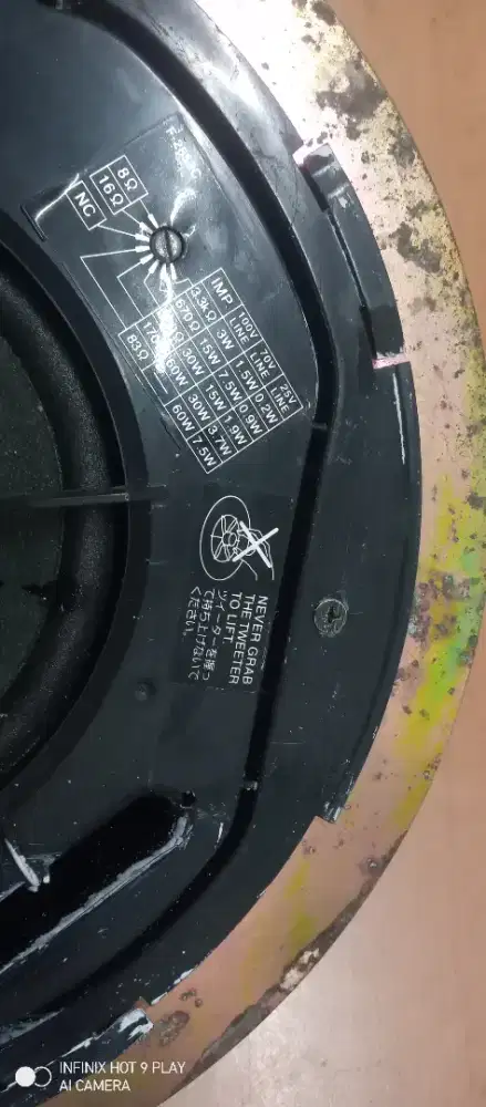 Speaker plafon (ceiling speaker), khususnya model TOA F-2352SC.