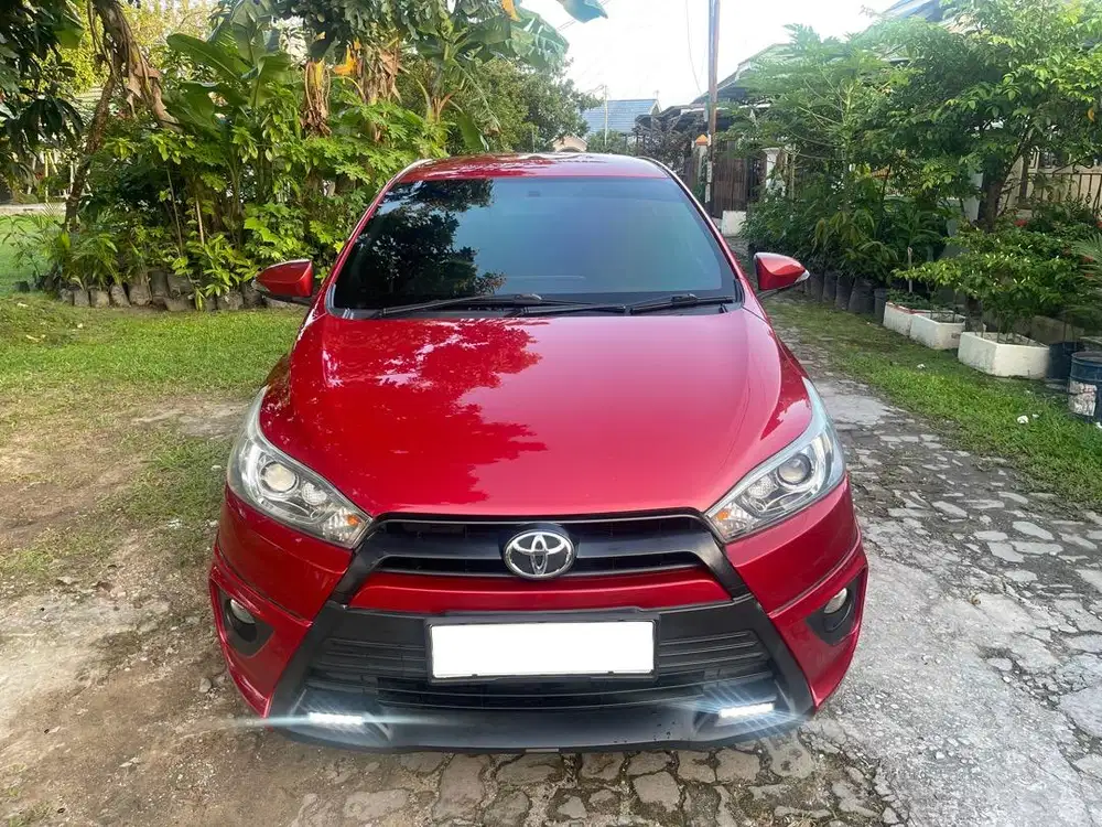 Toyota Yaris Merah