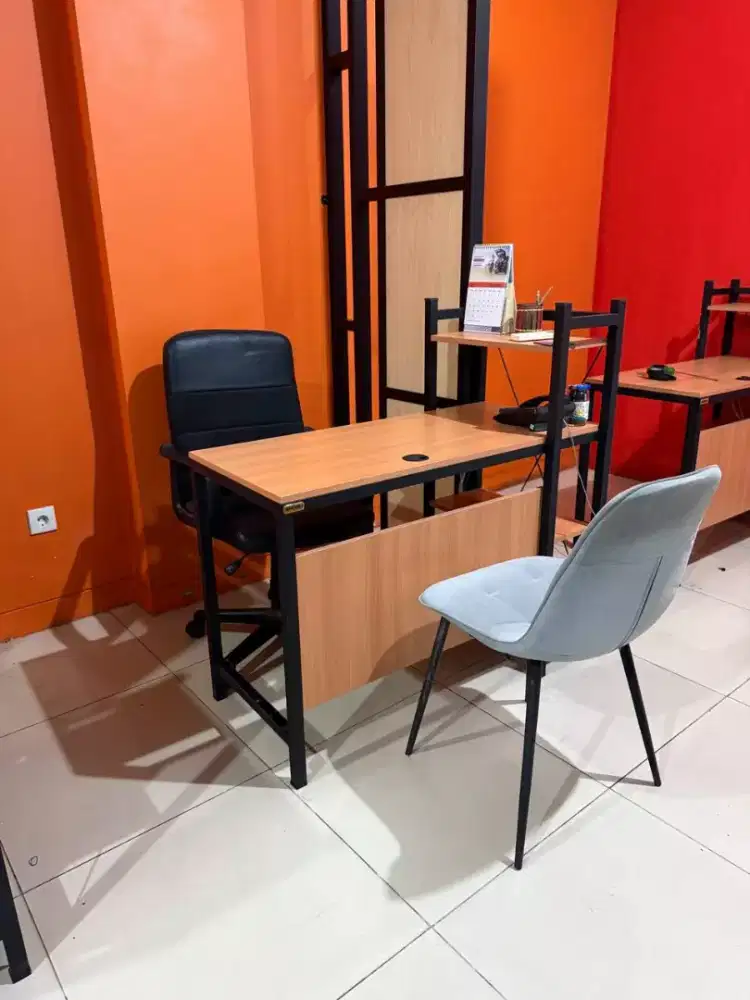 SET MEJA TELLER RESEPSIONIS

Ukuran meja 110x50x76