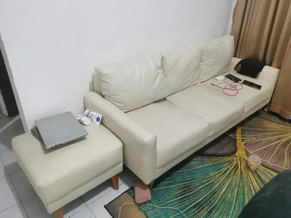 Sofa estetik warna krem