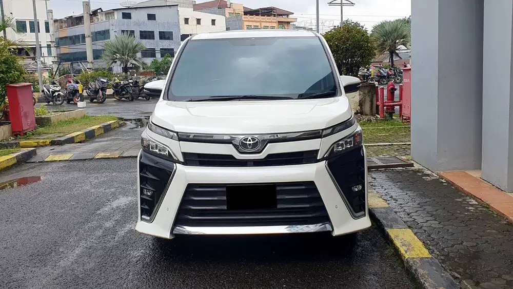 Toyota Voxy 2.0 Sunroof Putih NIK 2018 KM 89Rb Service Record Garansi