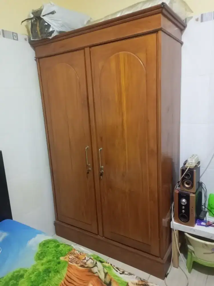 Lemari kayu jati