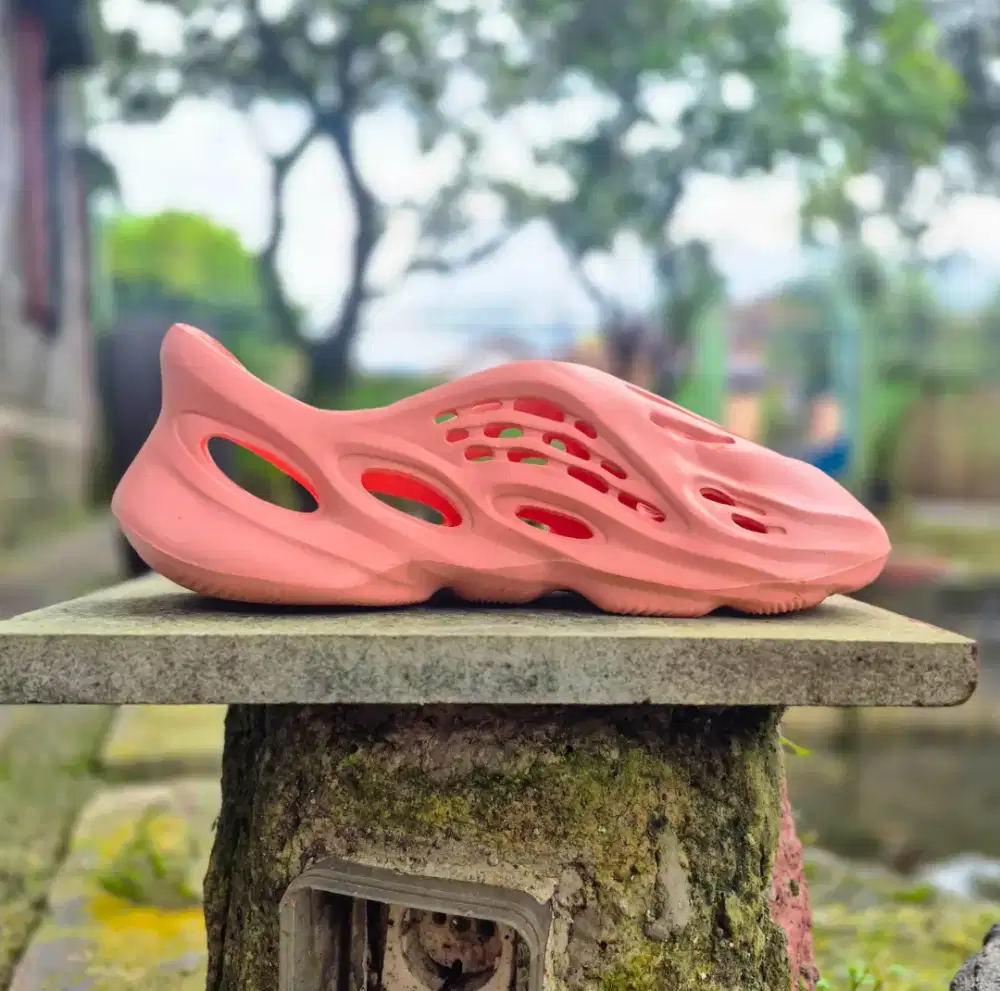 Sandal Sepatu Pria Wanita Yeezy Foam Runner Unik, Sporty & Anti Slip