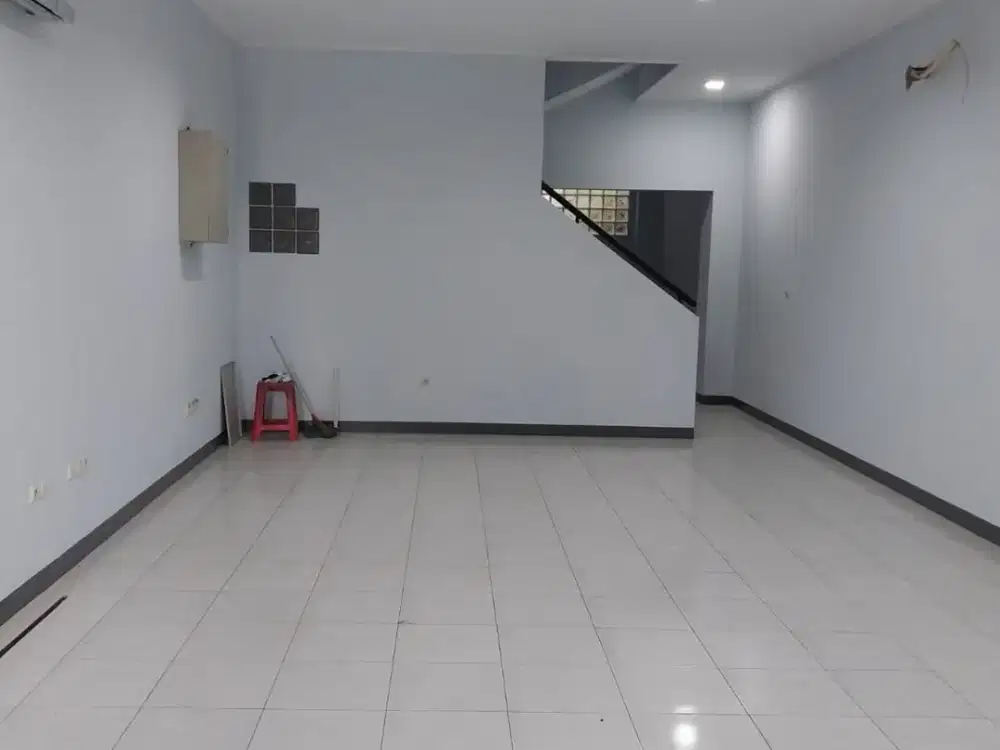 Ruko Bersih Bagus Strategis di Taman Kopo Indah 5 Bandung Siap Pakai