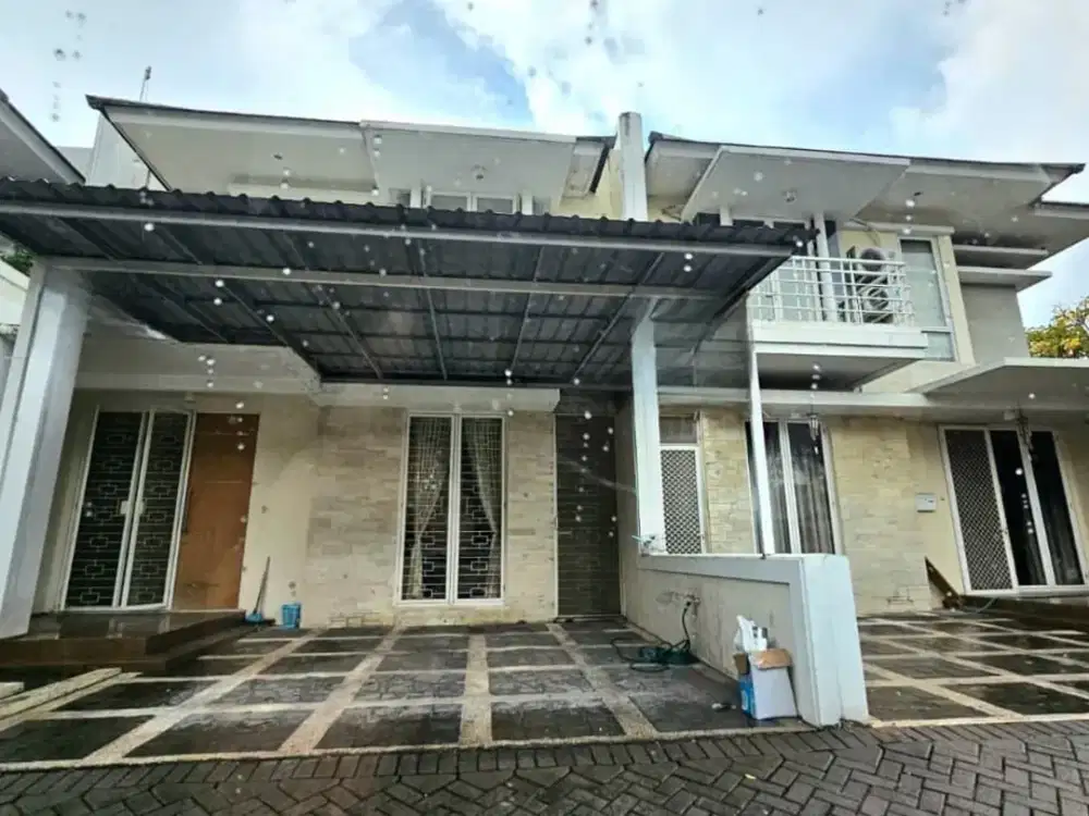 Royal Residence Wiyung