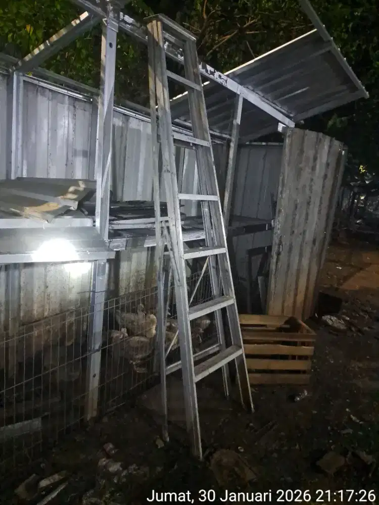 Tangga almunium 2,5 meter