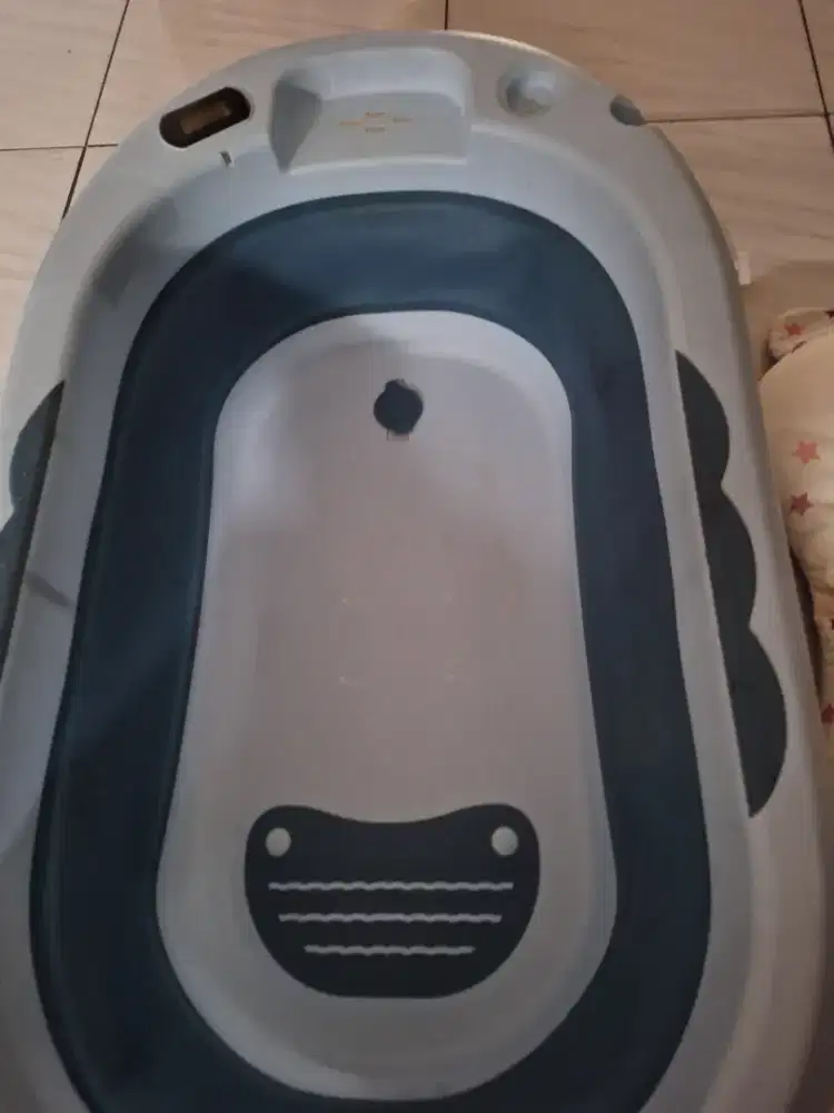Bathup bayi untuk mandi