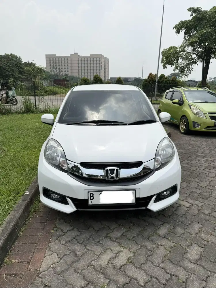 Honda Brio CBU 2012 banyakan upgrade nya AT Putih