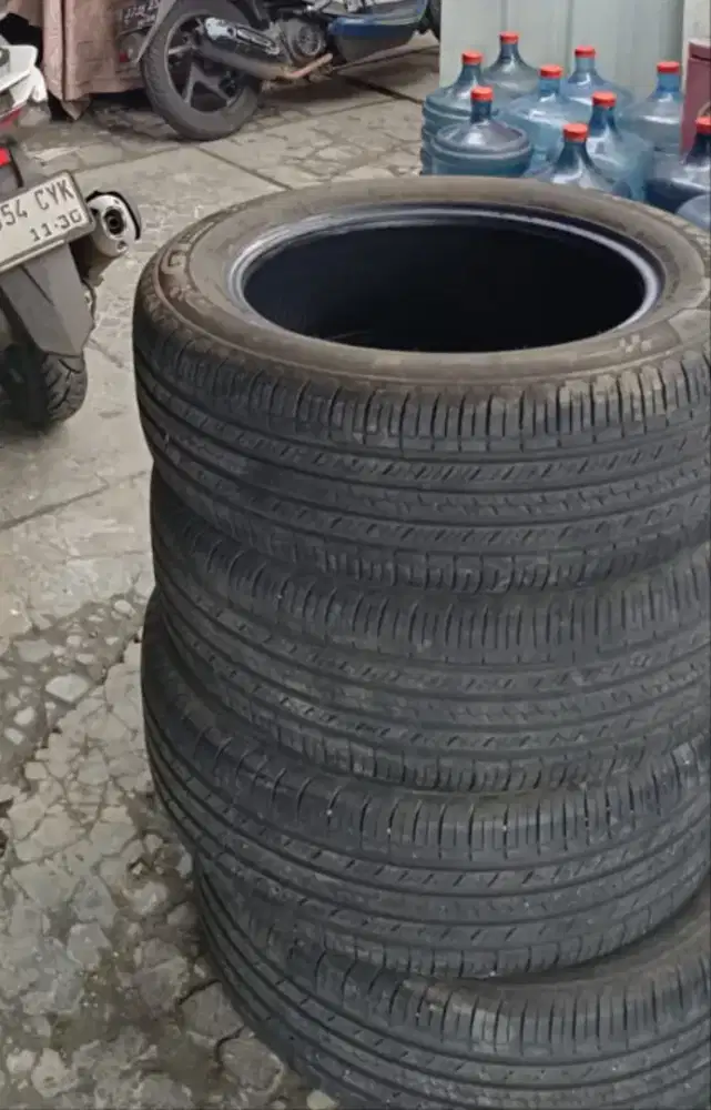 Ban ring 18 . 235/60