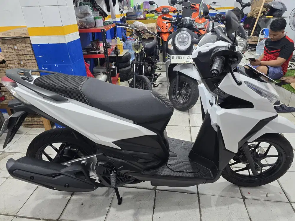 DIJUAL CASH HONDA VARIO 150 LED OLD THN 2017 PAJAK IDUP SIAP PAKAI