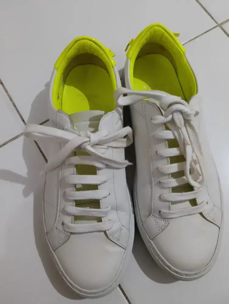 Sepatu urban sneakers Givenchy ORI