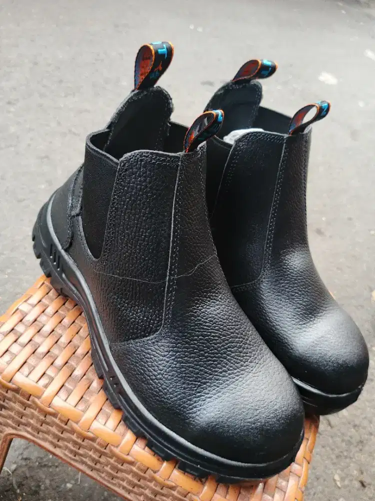 Jual sepatu safety Kent size 42 bisa kirim bayar cod d tempat