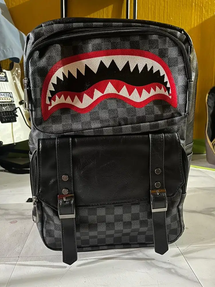 Tas ransel bape shark motif lv