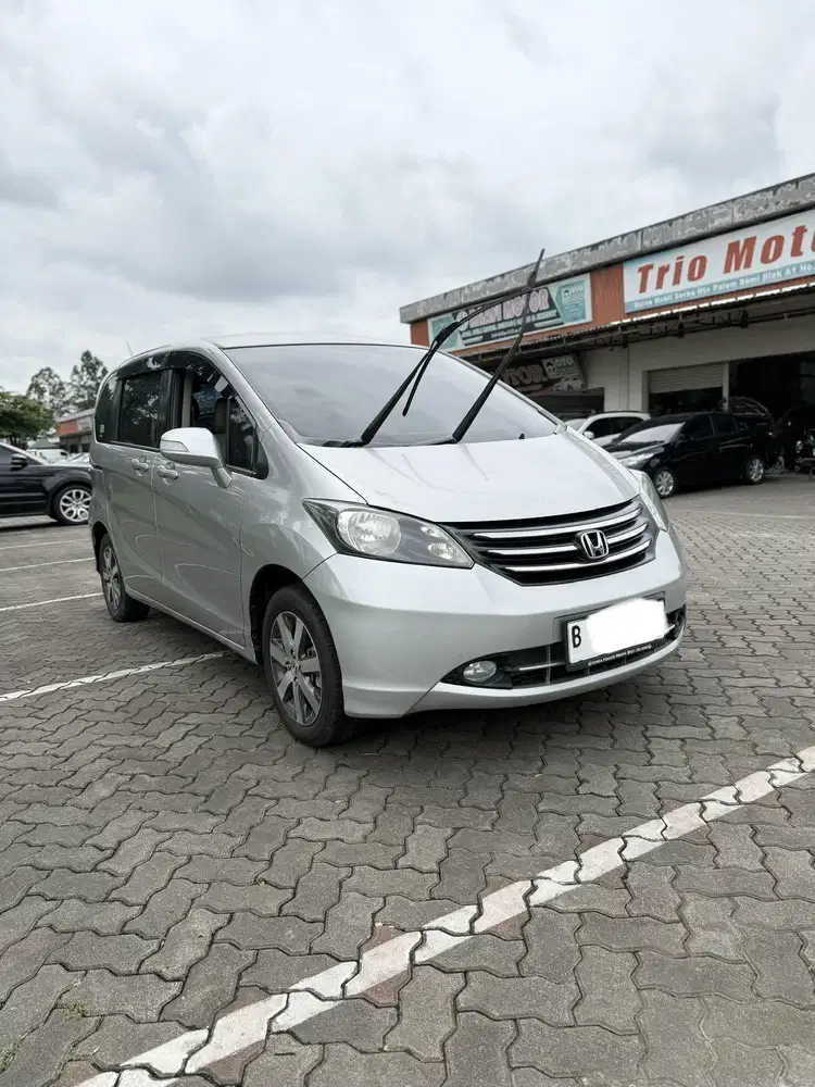 Honda Freed E PSD 2010 Silver Siap Pakai