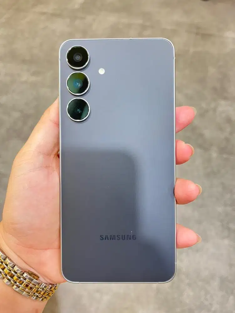 Samsung S25 FE. Hanya buka segel, dapat hadiah dari kantor