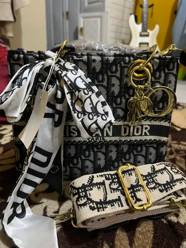 Tas jinjing wanita Cd vip