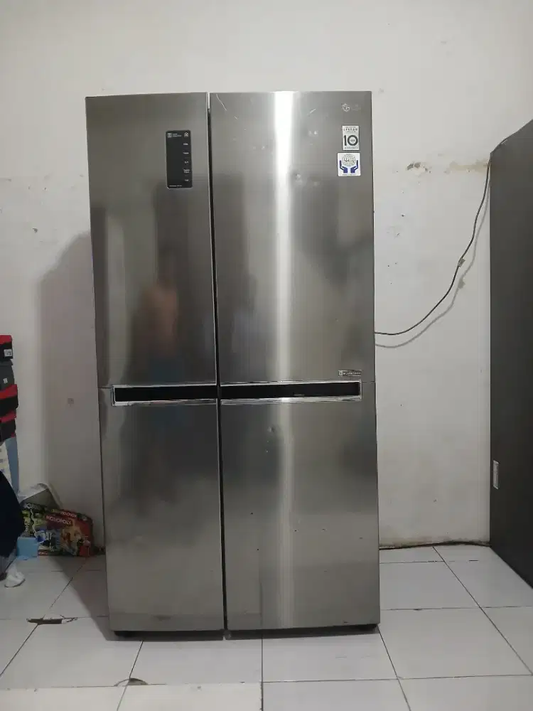 Dijual kulkas side by side LG hemat listrik kondisi normal semua