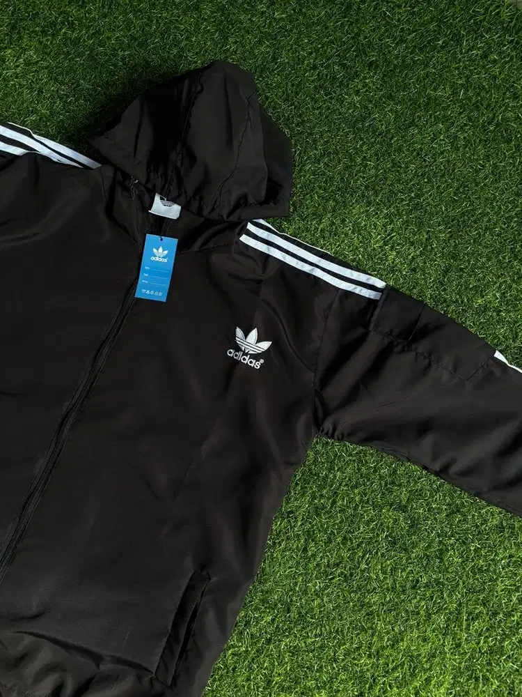 Jaket Olahraga Adidas (Semi Waterproof)